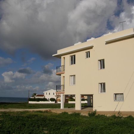 Athena And The Owl Beachside Apt Paphos Esterno foto