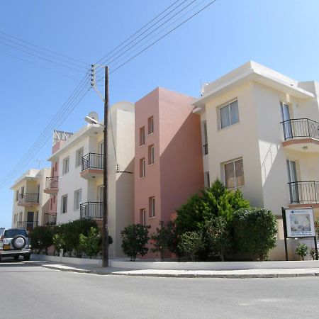 Athena And The Owl Beachside Apt Paphos Esterno foto