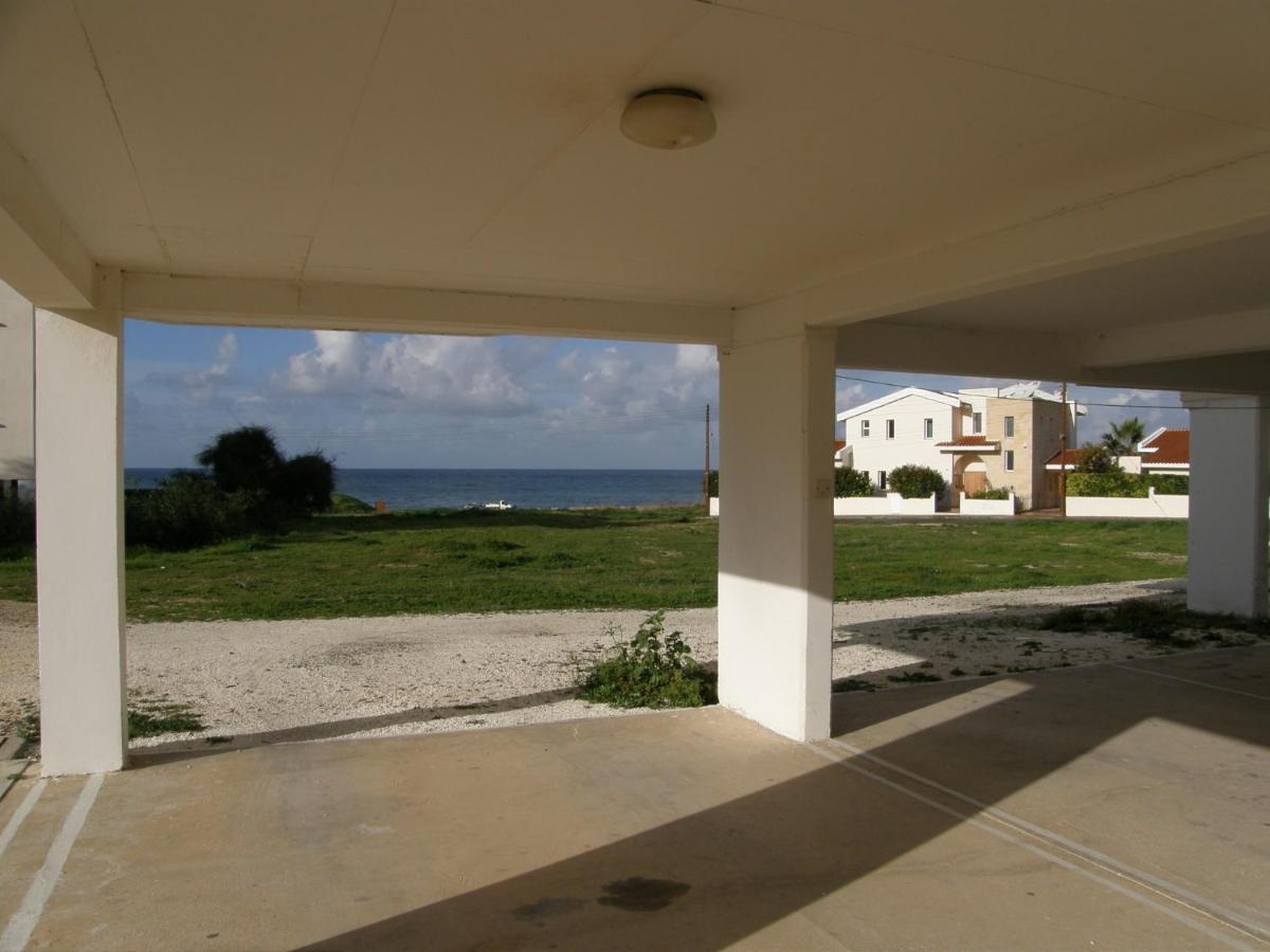 Athena And The Owl Beachside Apt Paphos Esterno foto