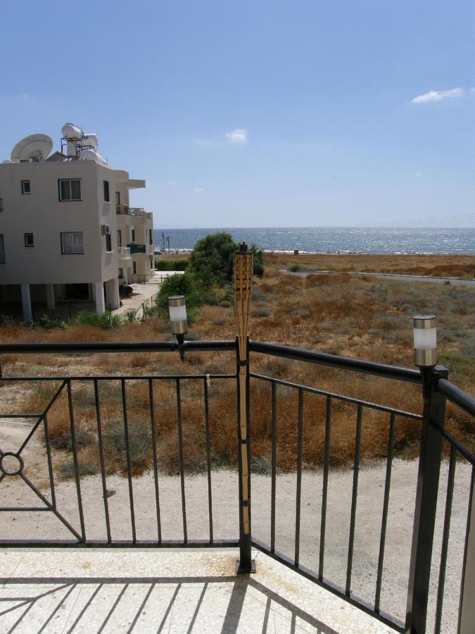 Athena And The Owl Beachside Apt Paphos Esterno foto