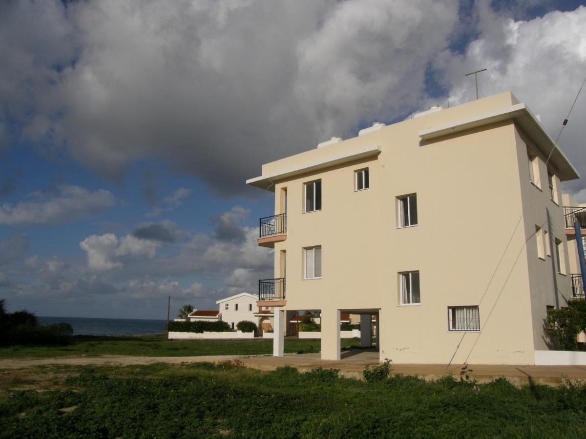Athena And The Owl Beachside Apt Paphos Esterno foto