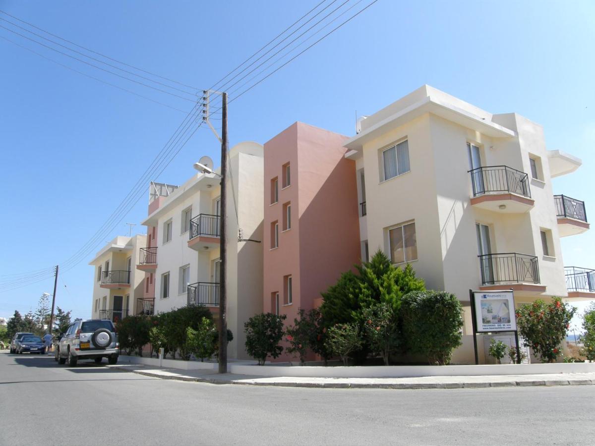 Athena And The Owl Beachside Apt Paphos Esterno foto