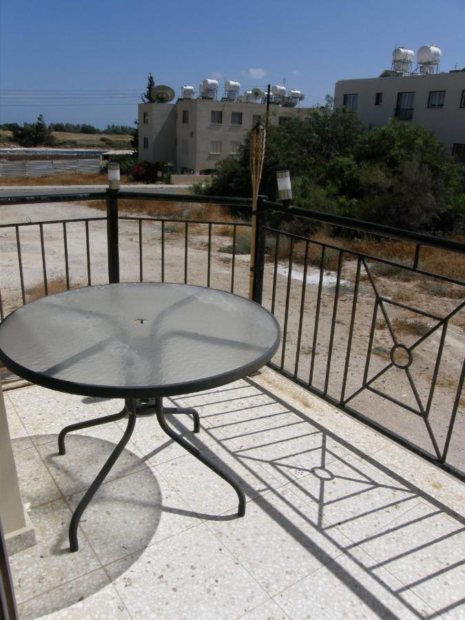 Athena And The Owl Beachside Apt Paphos Esterno foto