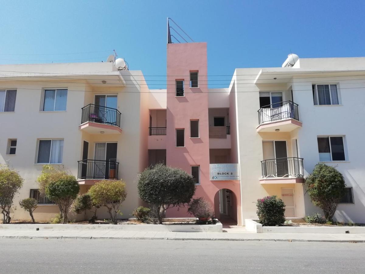 Athena And The Owl Beachside Apt Paphos Esterno foto