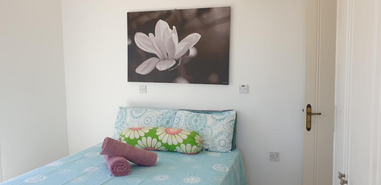 Athena And The Owl Beachside Apt Paphos Esterno foto