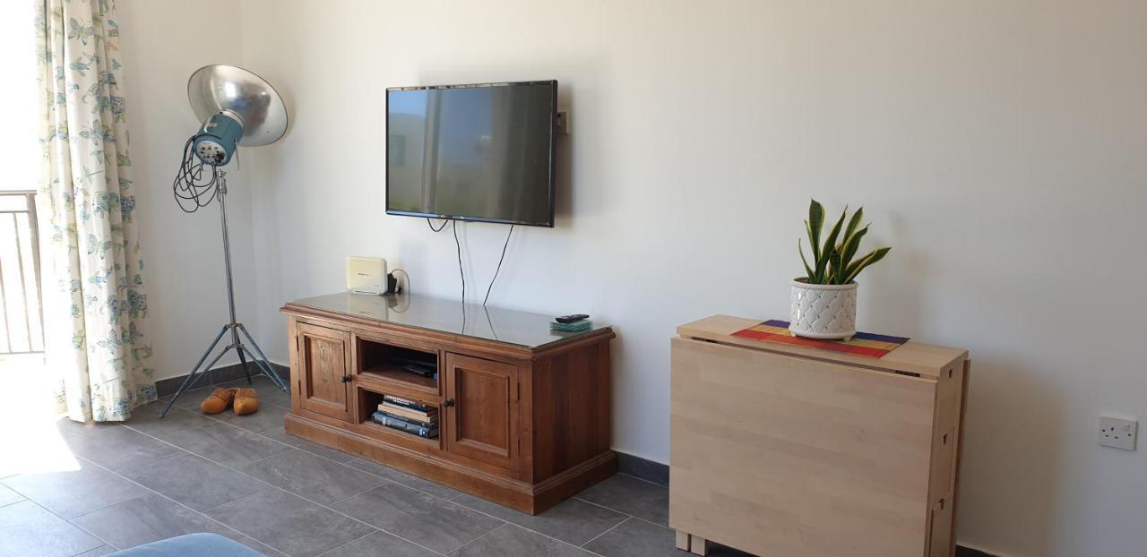 Athena And The Owl Beachside Apt Paphos Esterno foto